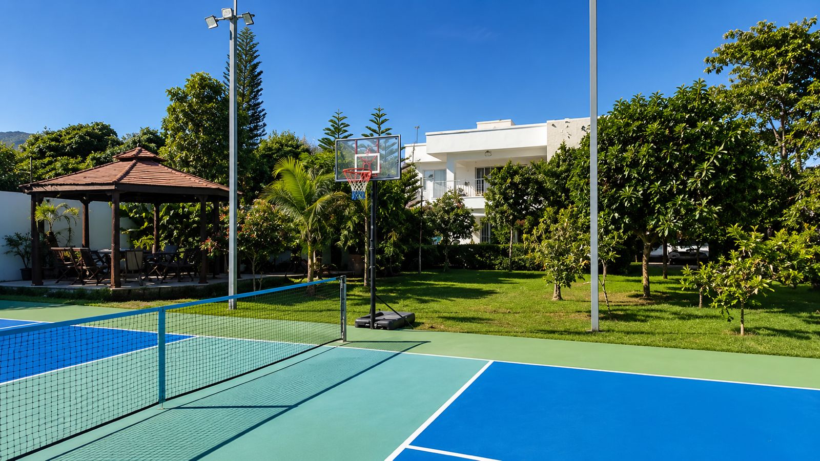 Private pickleball court at Arianna Villa
